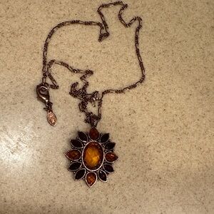 2028 Elegant Amber Pendant Necklace